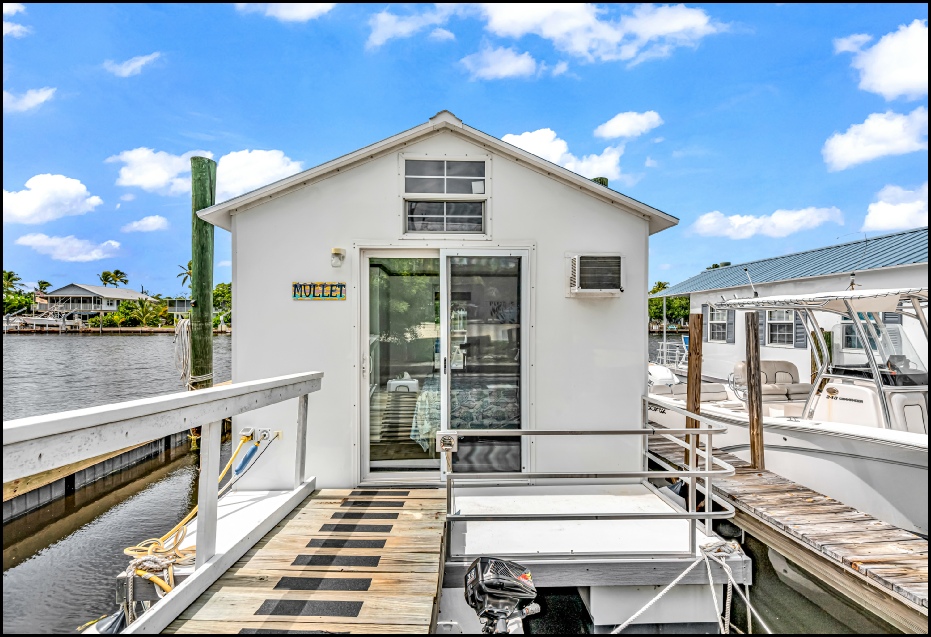 Aqua Lodge Front Outside View